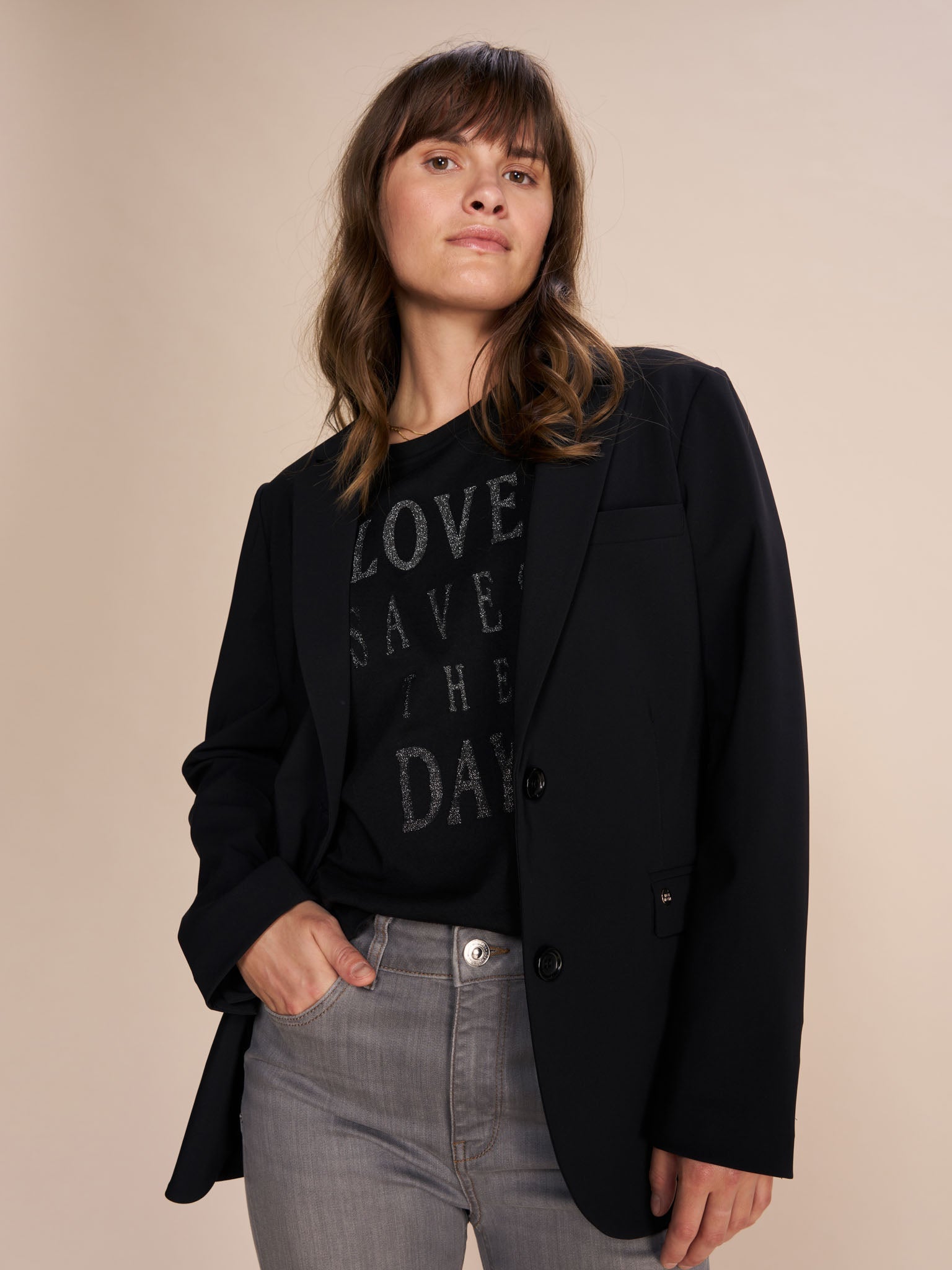 Modelshot / Black / Detail